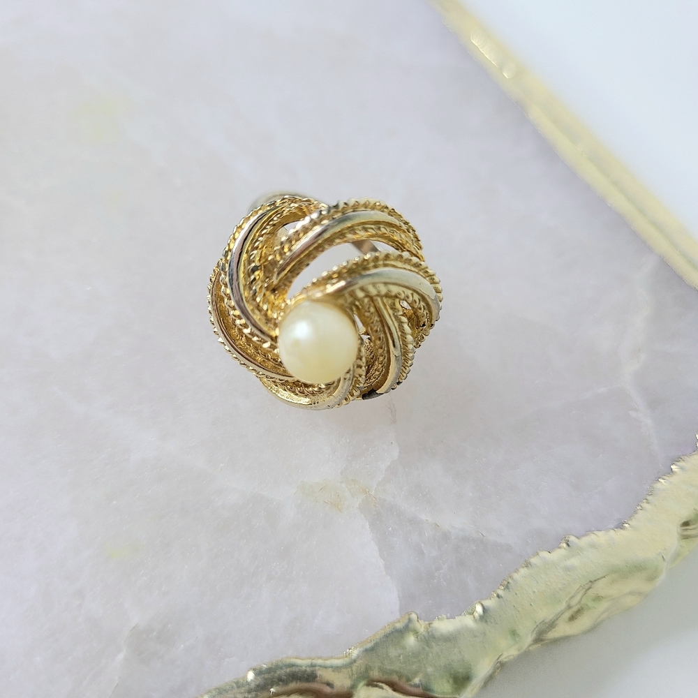 Coro Faux Pearl Gold Tone Vintage Ring